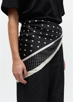 Ennoelia scarf 7412 Black Dot Envii 